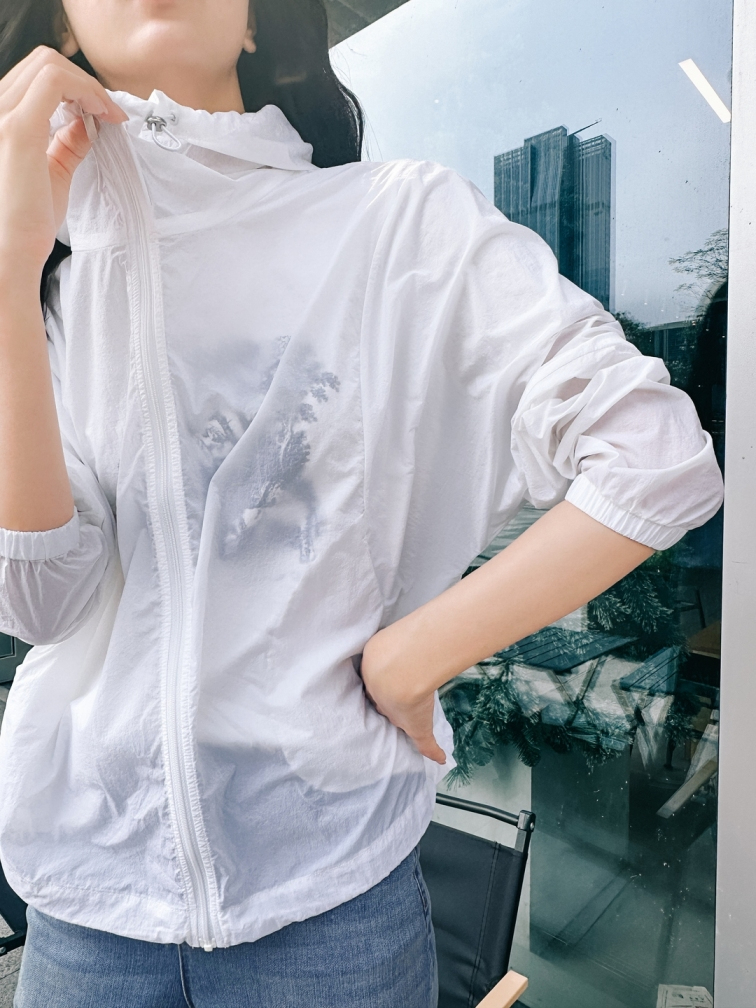 白色轻薄外套细节图
